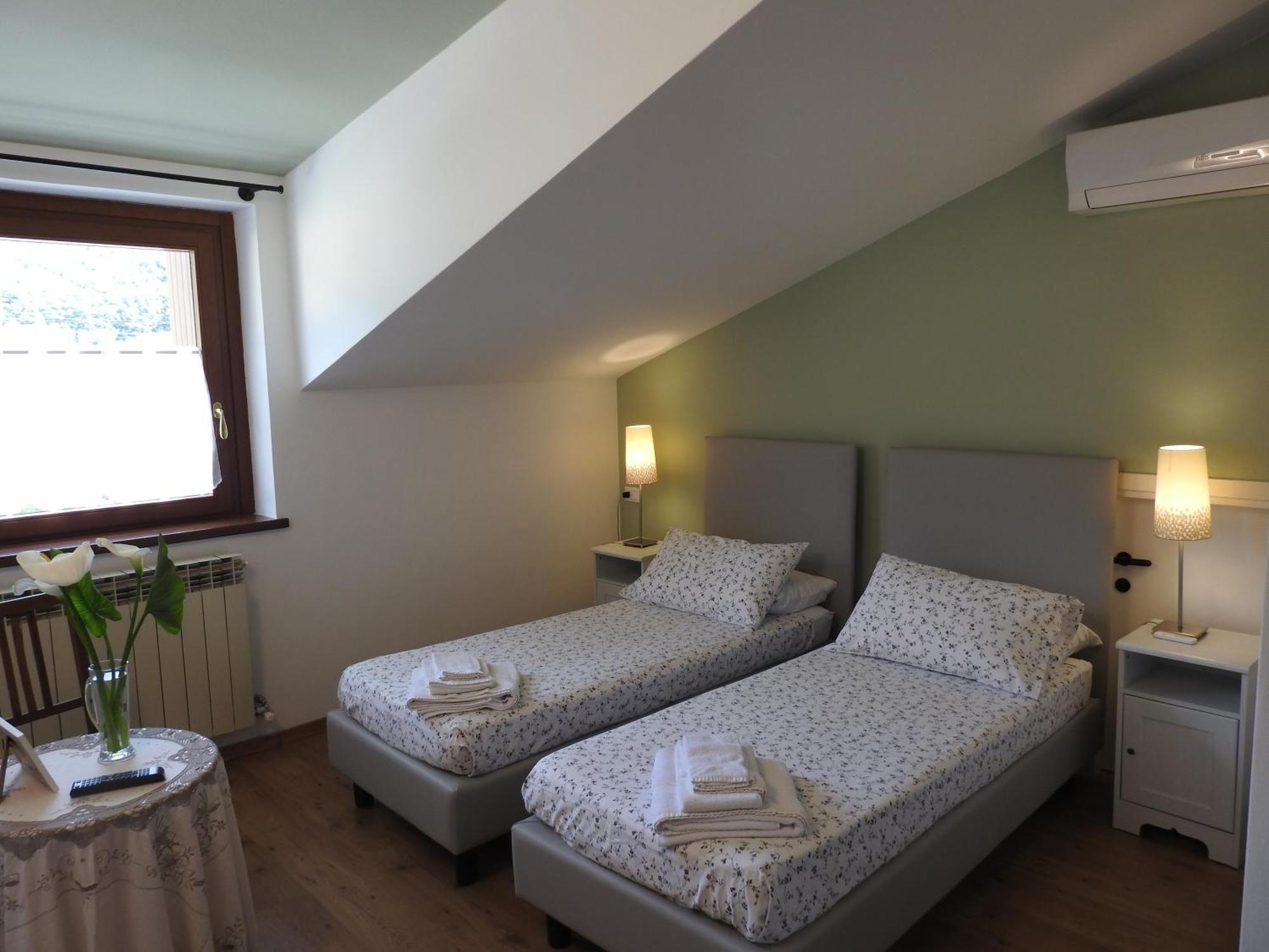 La Casa Di Clara Panzió Esine Kültér fotó