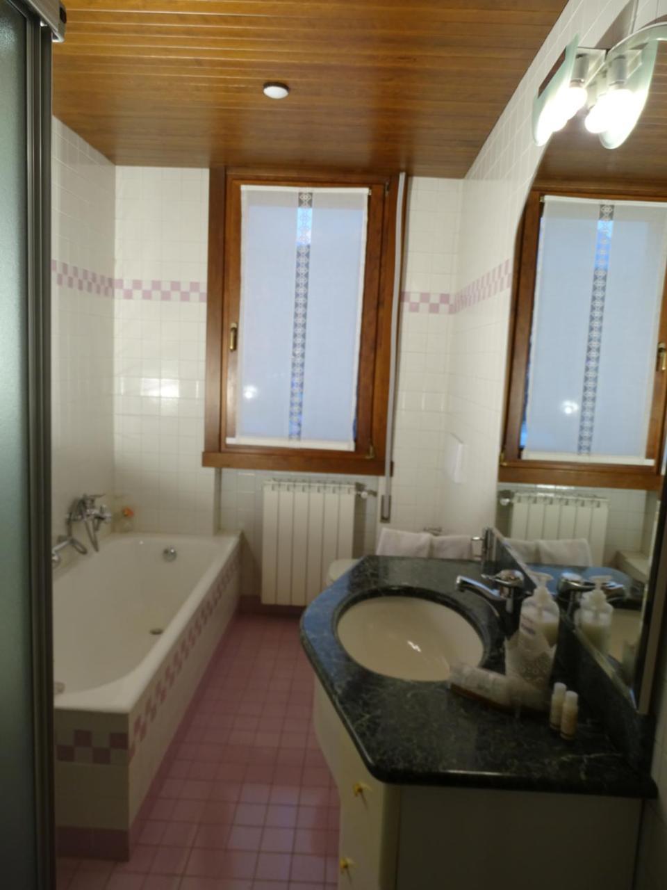 La Casa Di Clara Panzió Esine Kültér fotó