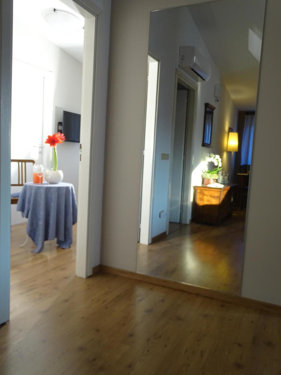 La Casa Di Clara Panzió Esine Kültér fotó