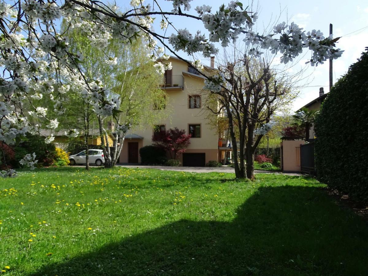 La Casa Di Clara Panzió Esine Kültér fotó