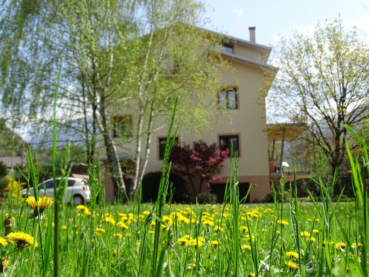 La Casa Di Clara Panzió Esine Kültér fotó